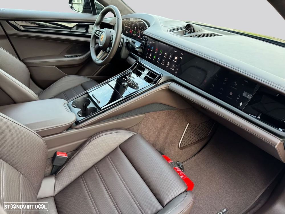 Porsche Panamera 4 E-Hybrid - 13