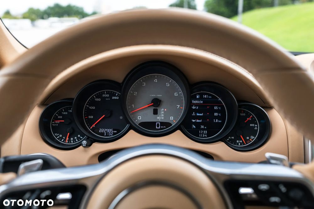 Porsche Cayenne S - 32