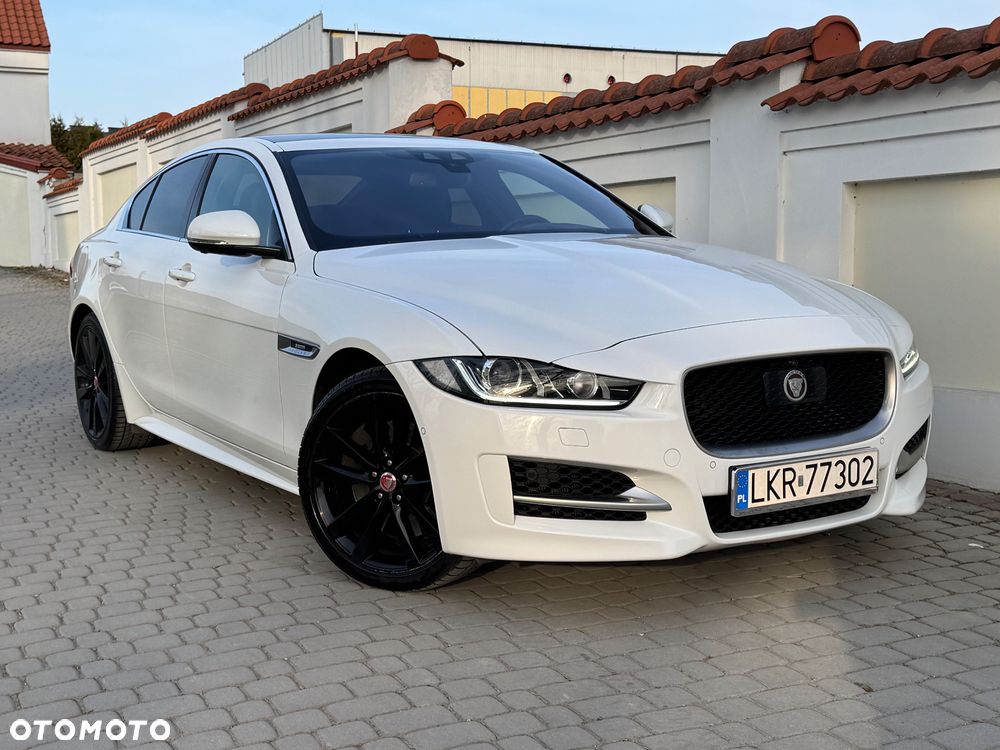 Jaguar XE - 4