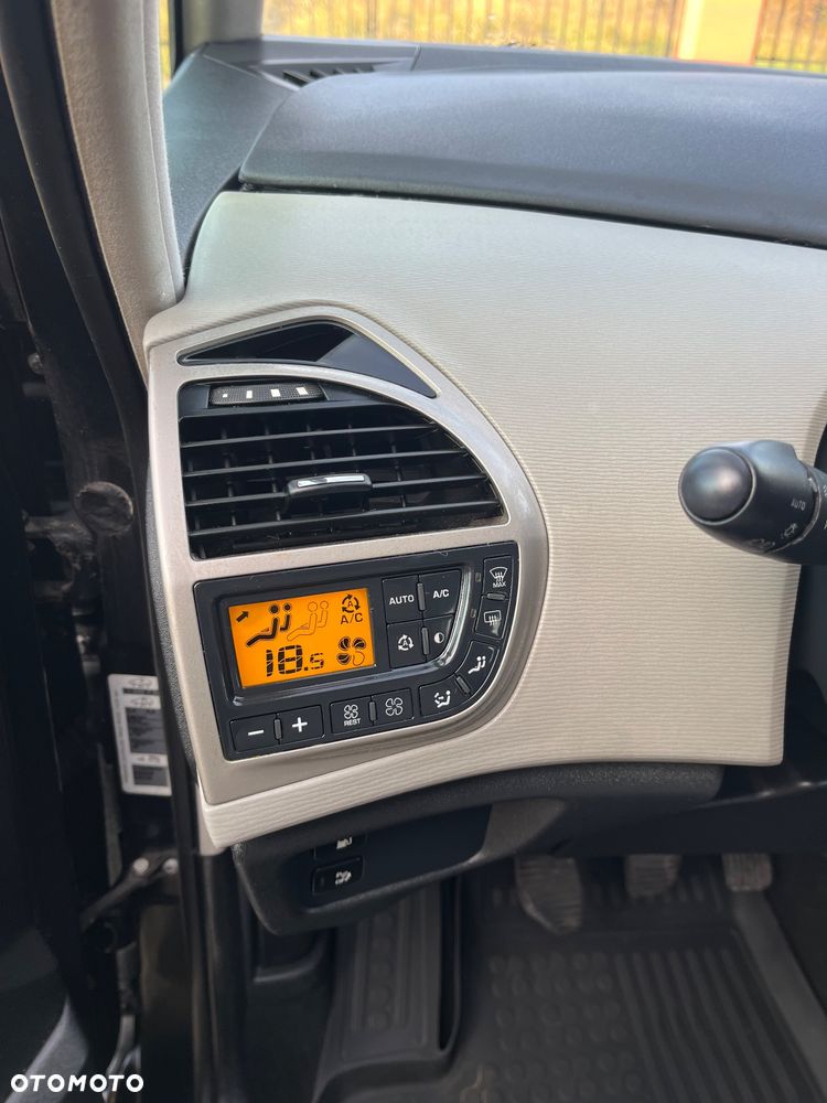 Citroën C4 Picasso 1.6 HDi FAP Exclusive - 9