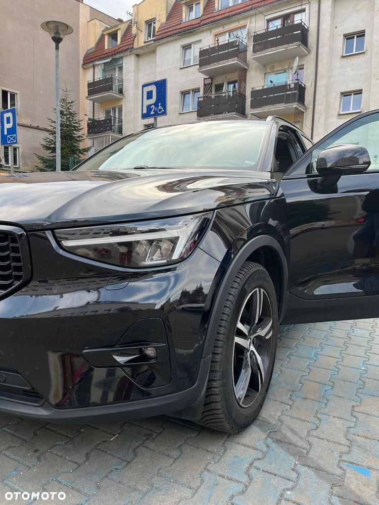 Volvo XC 40 B3 Ultra Dark - 1
