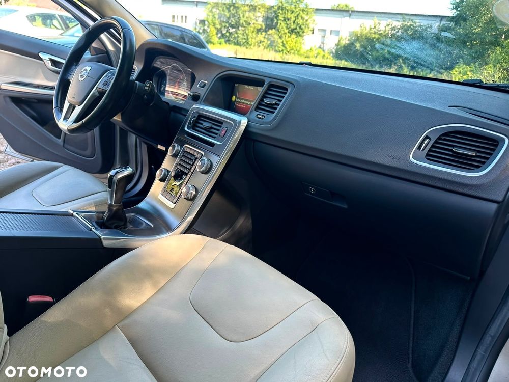 Volvo V60 D4 Momentum - 12