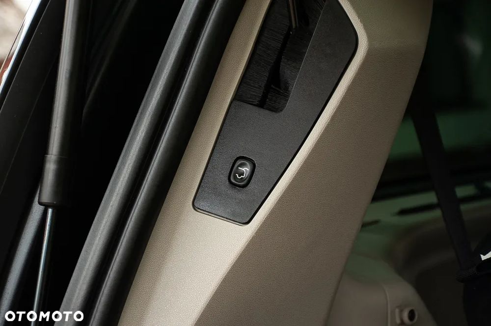 Lancia Voyager 3.6 Platinum - 33