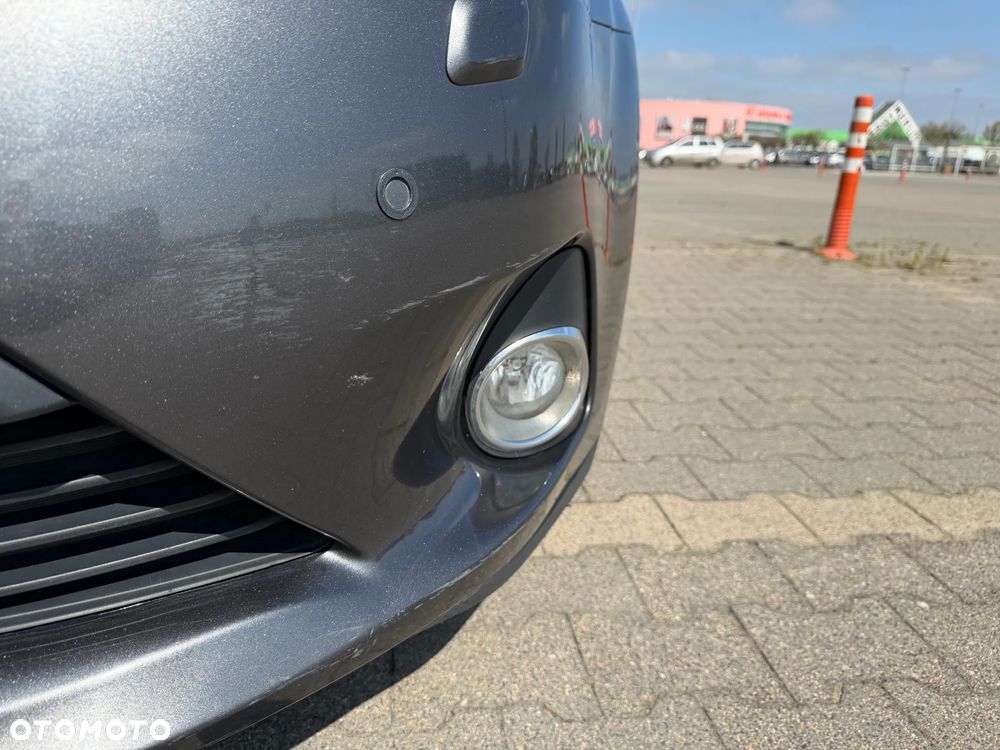 Toyota Avensis 1.8 Sol NAVI MS - 33