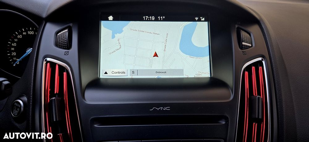 Ford Focus 2.0 TDCI Powershift Titanium - 23