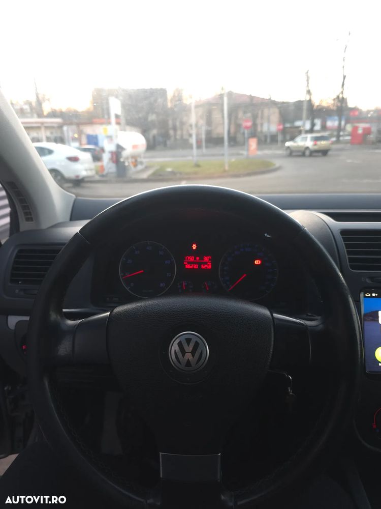 Volkswagen Golf - 10