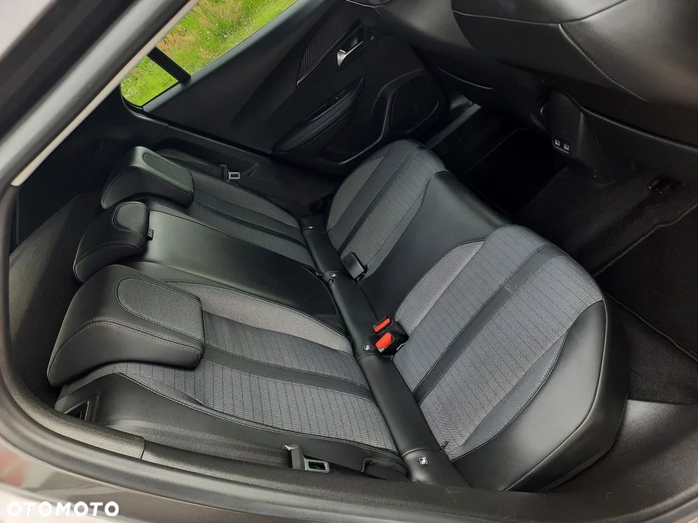 Peugeot 2008 1.2 Pure Tech GPF Allure S&S EAT6 - 19