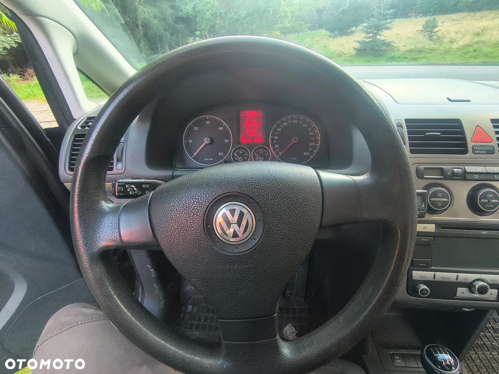 Volkswagen Touran - 5