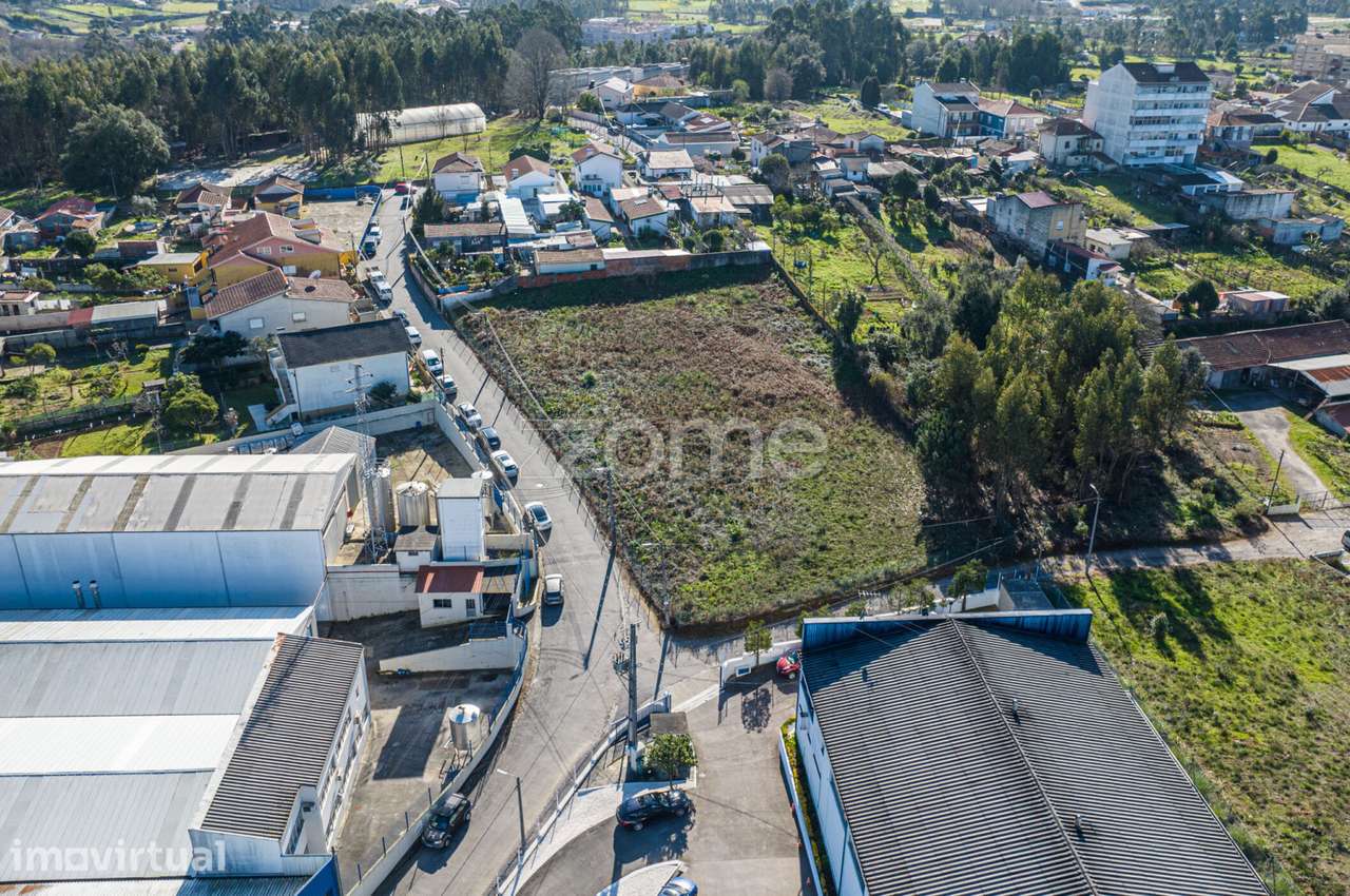 Terreno urbano com potencial construtivo | 2.960 m² | Pedroso - Grande imagem: 4/17