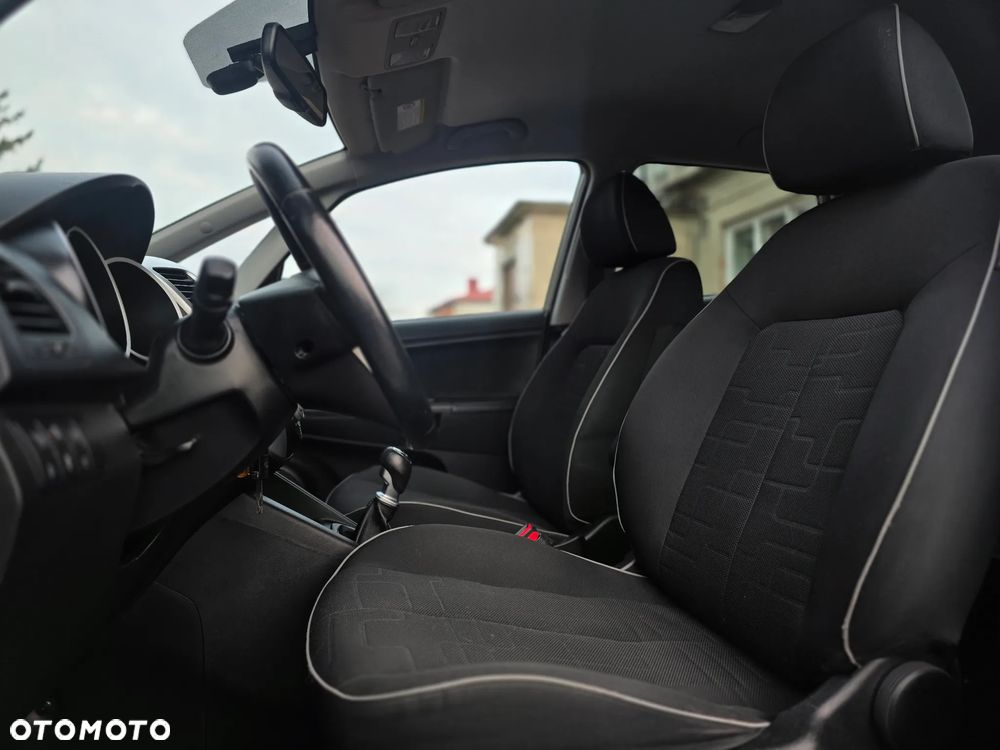 Kia Venga - 16
