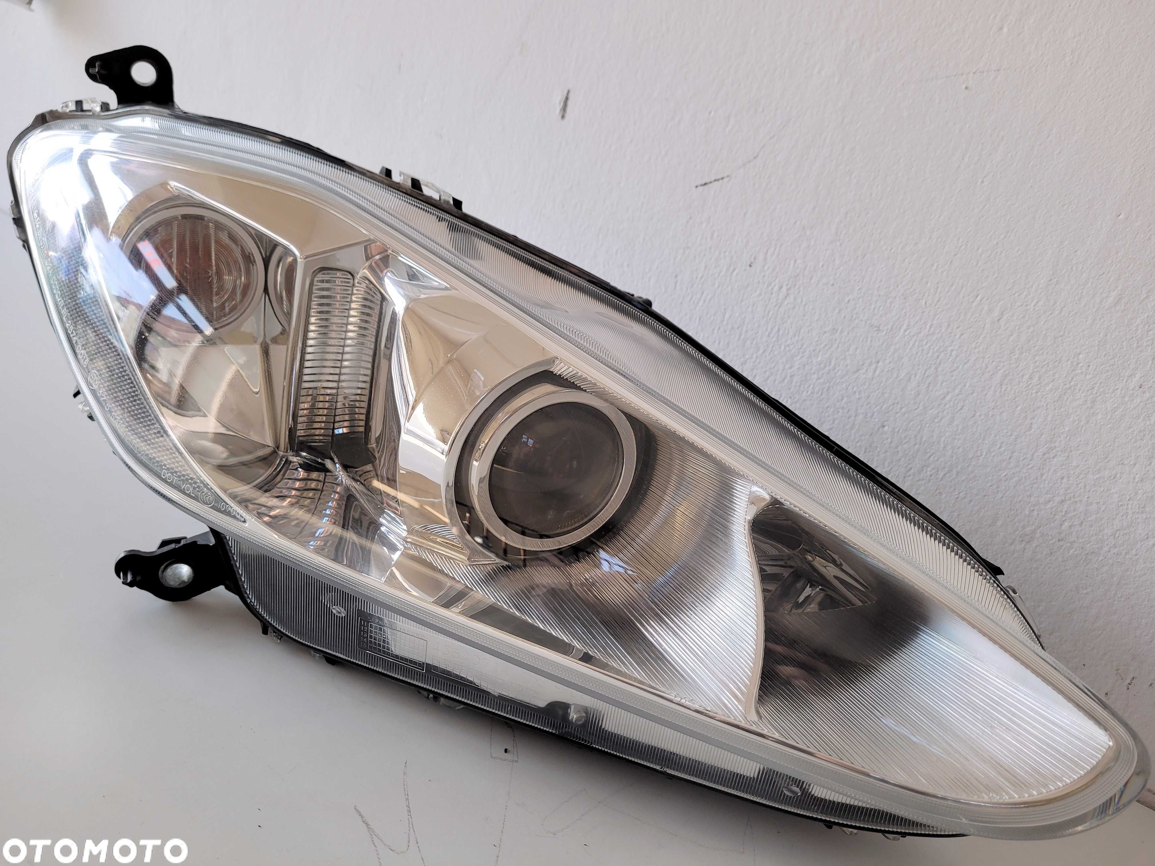 Maserati Granturismo Grancabrio [07-12] - lampa przednia PRAWA IDEALNA - 2
