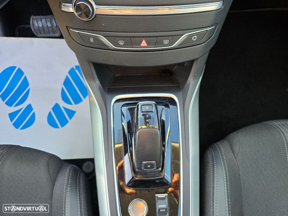 Peugeot 308 1.2 PureTech Allure EAT8 - 30