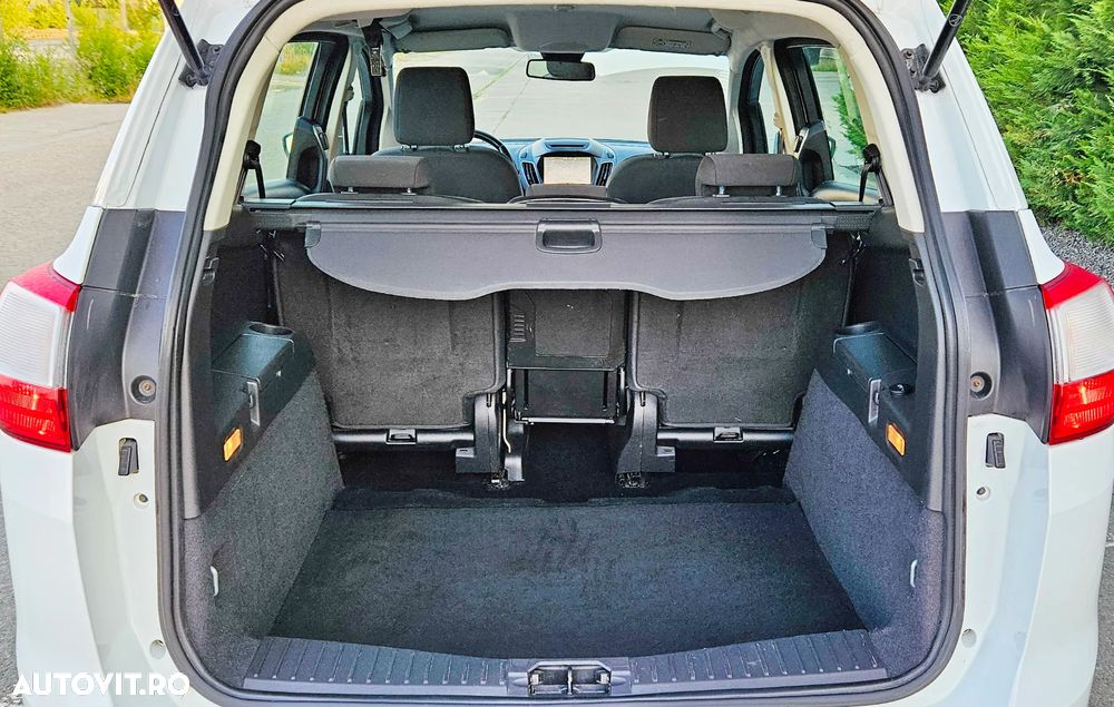 Ford Grand C-Max - 12
