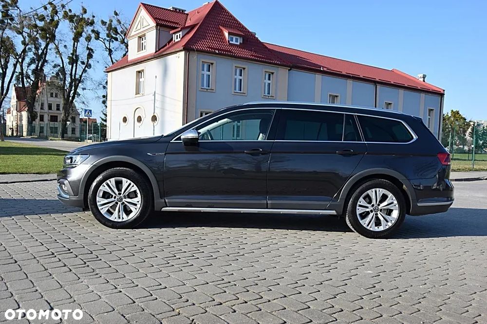 Volkswagen Passat Alltrack 2.0 TDI SCR DSG 4Motion - 9