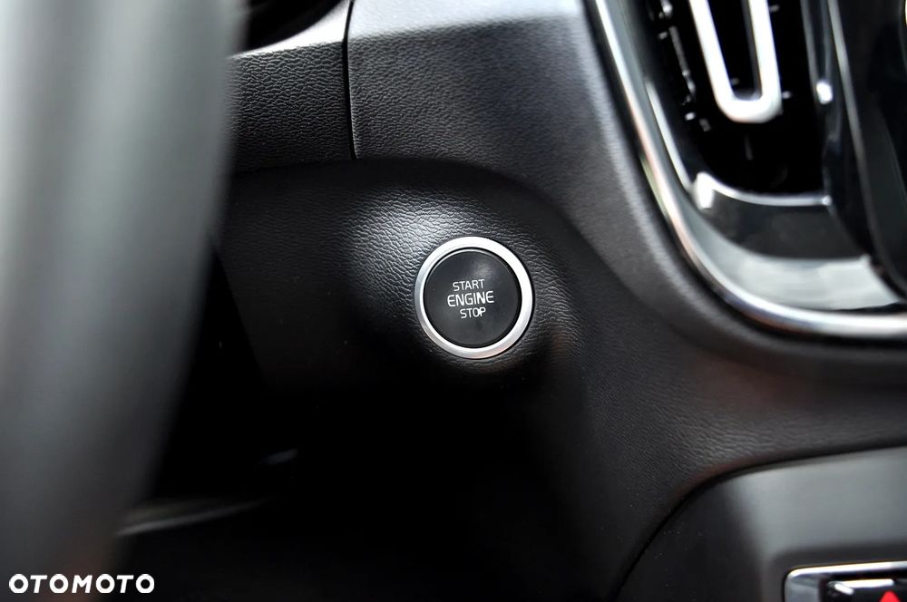 Volvo XC 40 T3 Momentum Pro - 38