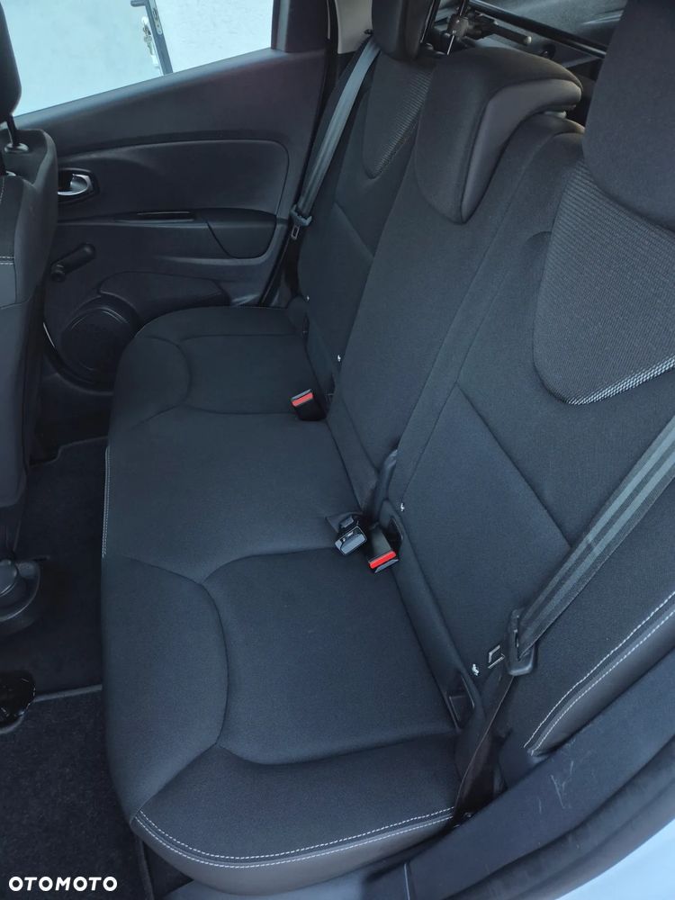 Renault Clio 1.2 16V 75 Life - 8