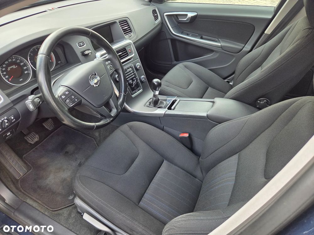 Volvo V60 D2 Momentum - 12