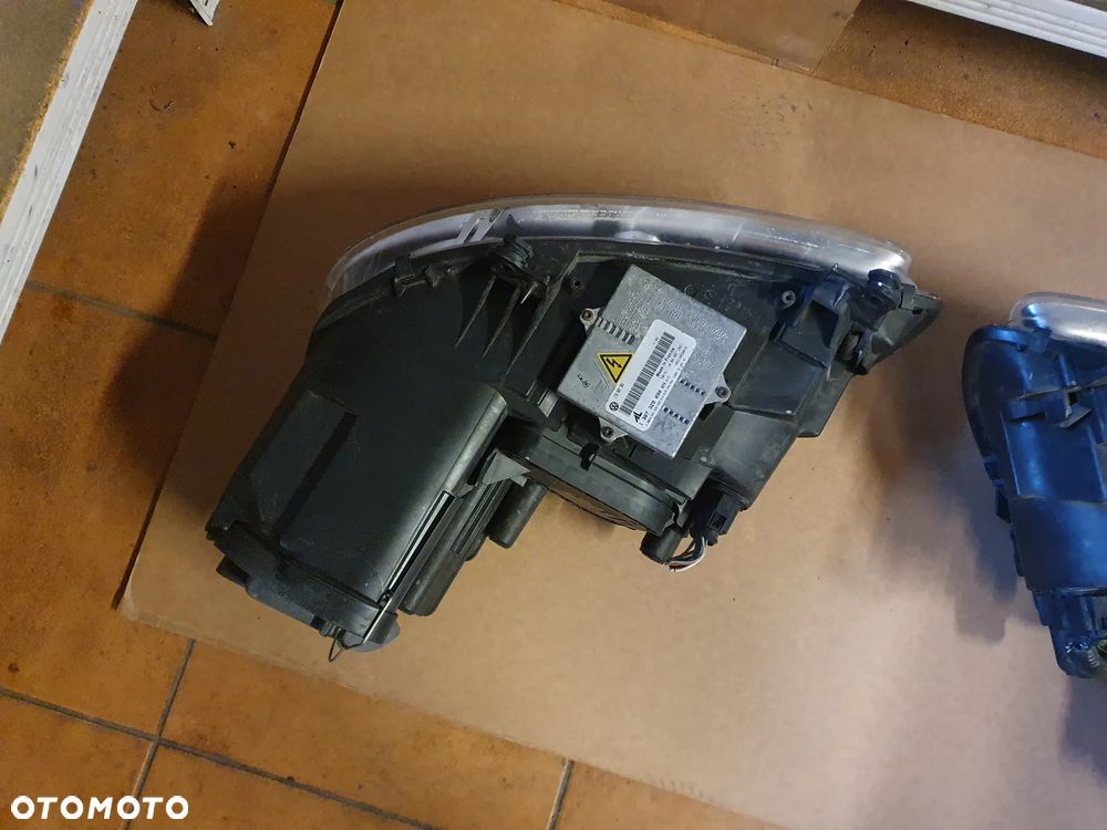 REFLEKTOR PRAWY VW TOURAN CADDY XENON - 11