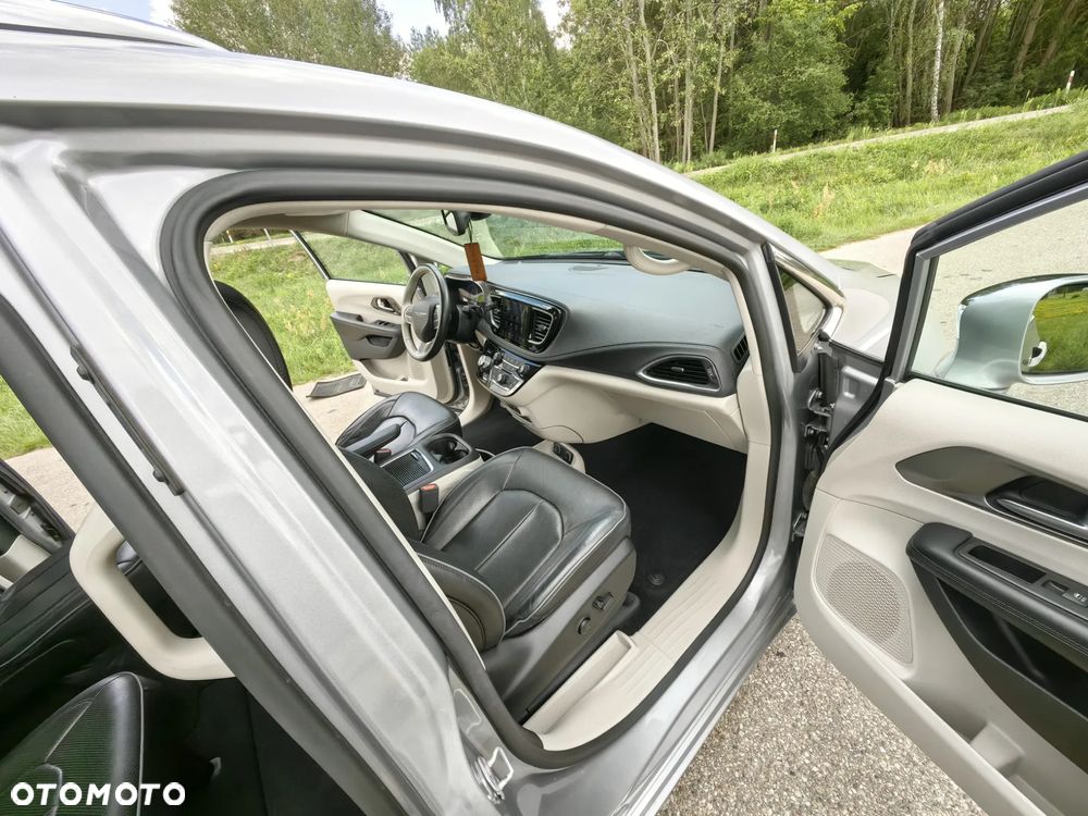 Chrysler Pacifica - 15