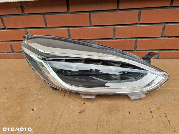 Fiesta mk8 przed lift 17-21 lampa prawa full led oryginal EU ladna