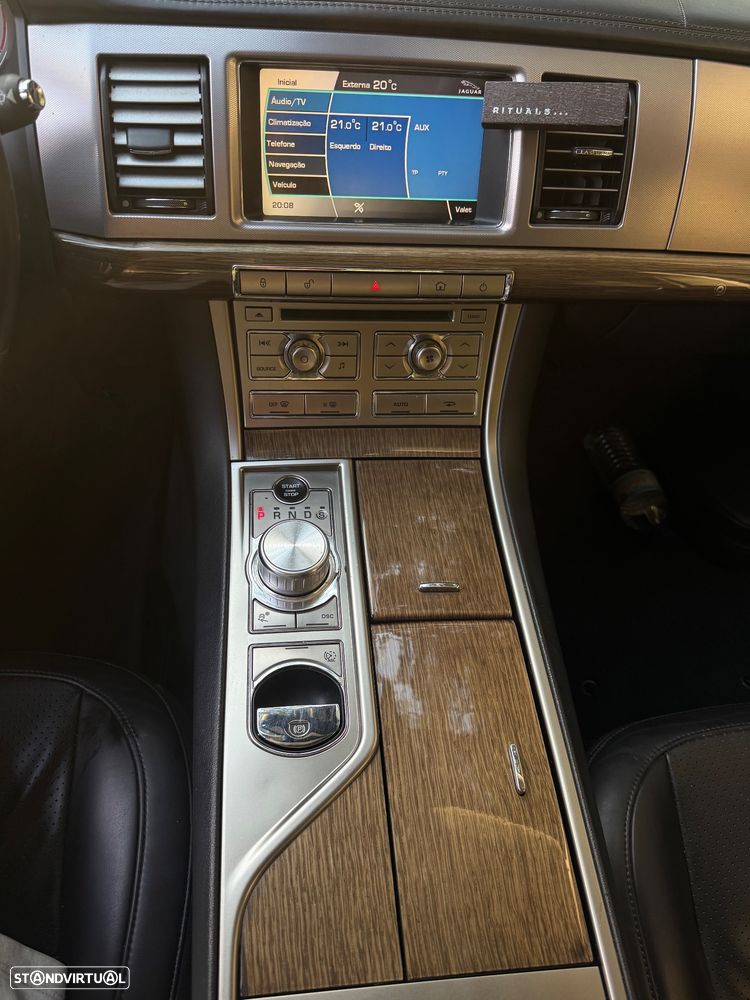 Jaguar XF 2.7 D V6 Premium Luxury - 10