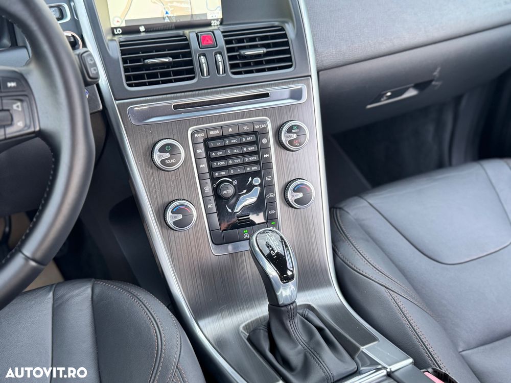 Volvo XC 60 D4 Geartronic Summum - 28