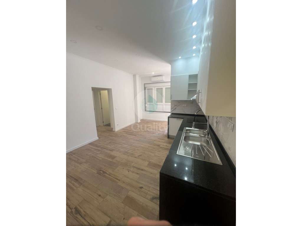 Magnífico apartamento T2, totalmente remodelado. - Grande imagem: 2/28