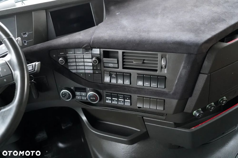 Volvo FH 500 / KLIMATYZACJA POSTOJOWA / CAŁA NA PODUSZAKCH / EURO 6 - 29