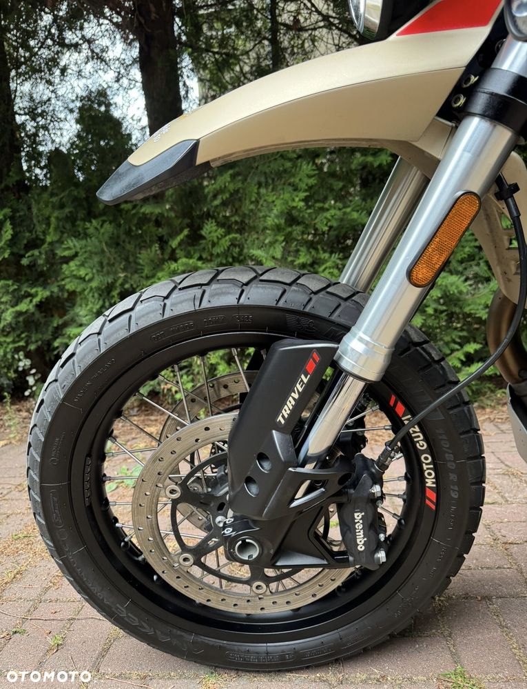 Moto Guzzi V85 - 15