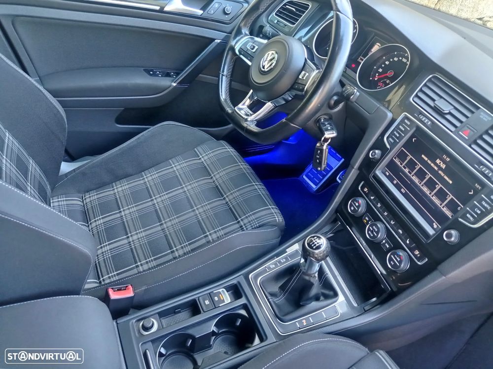 VW Golf GTD BlueMotion - 13