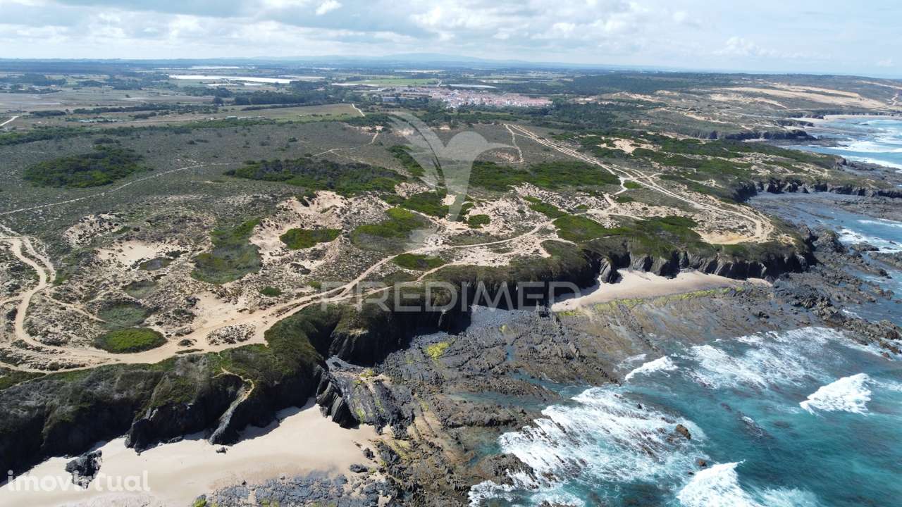 Herdade confinante com praia e linha mar - Grande imagem: 3/36