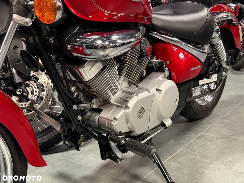 Suzuki Intruder - 38