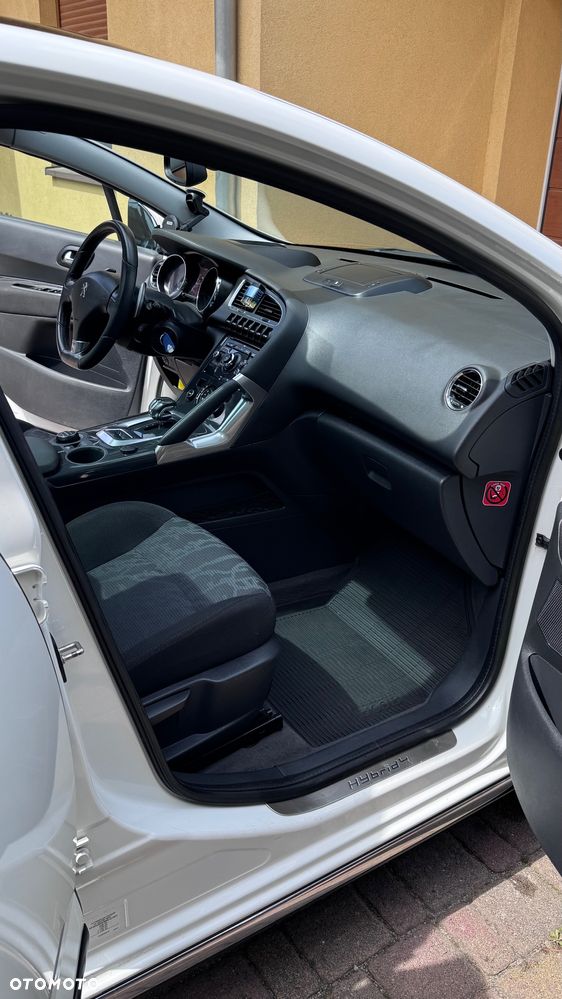 Peugeot 3008 Hybrid4 - 27