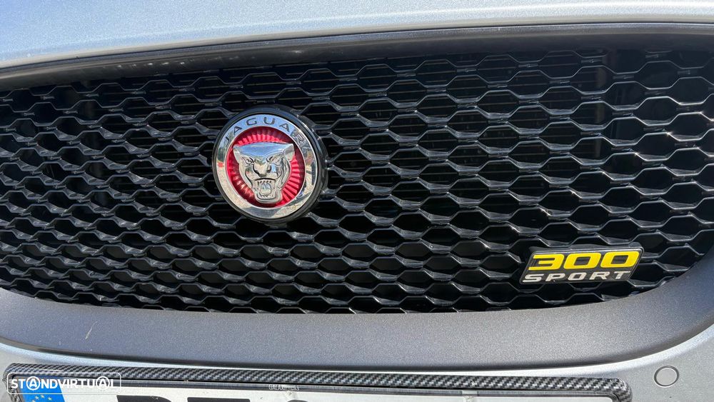 Jaguar XE 30t AWD R-Sport - 13