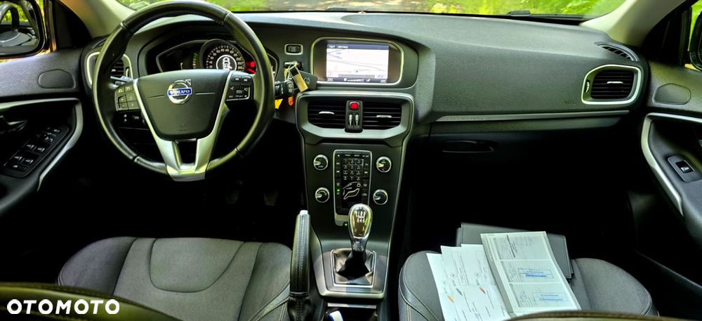 Volvo V40 Cross Country - 13