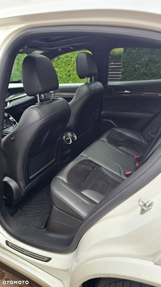 Alfa Romeo Stelvio 2.9 V6 Bi-Turbo Quadrifoglio Q4 - 8