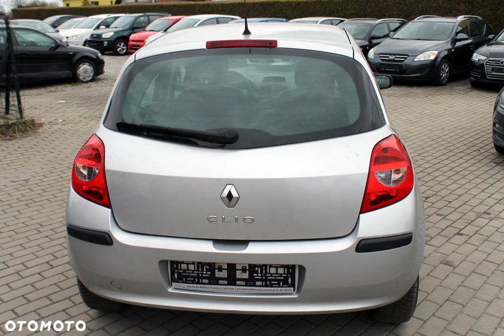 Renault Clio - 8