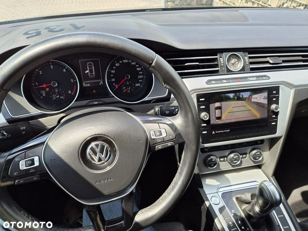 Volkswagen Passat - 13