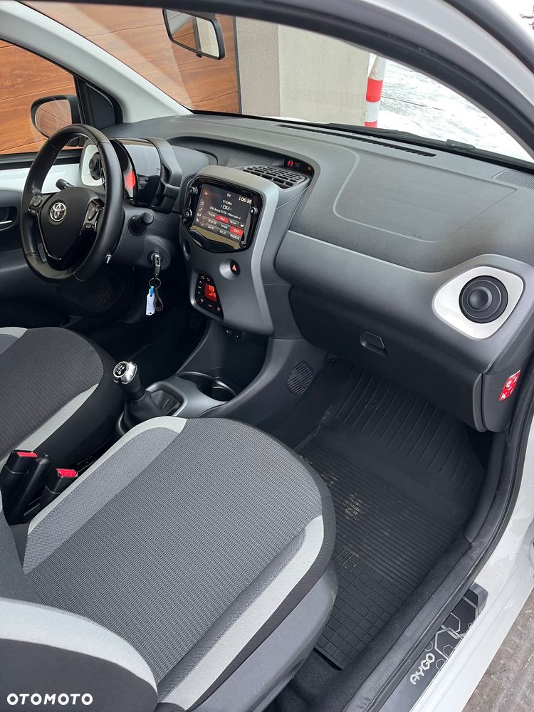 Toyota Aygo x-play connect - 11