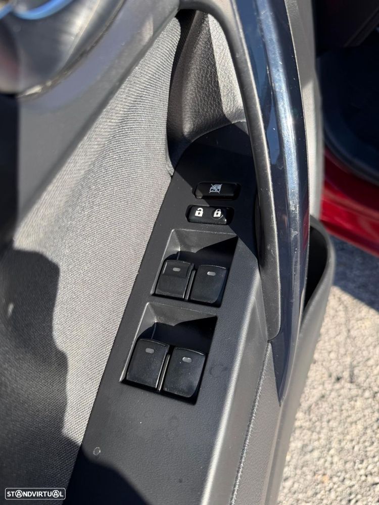 Toyota Auris 1.8 HSD Comfort +P.Sport+Navi - 17