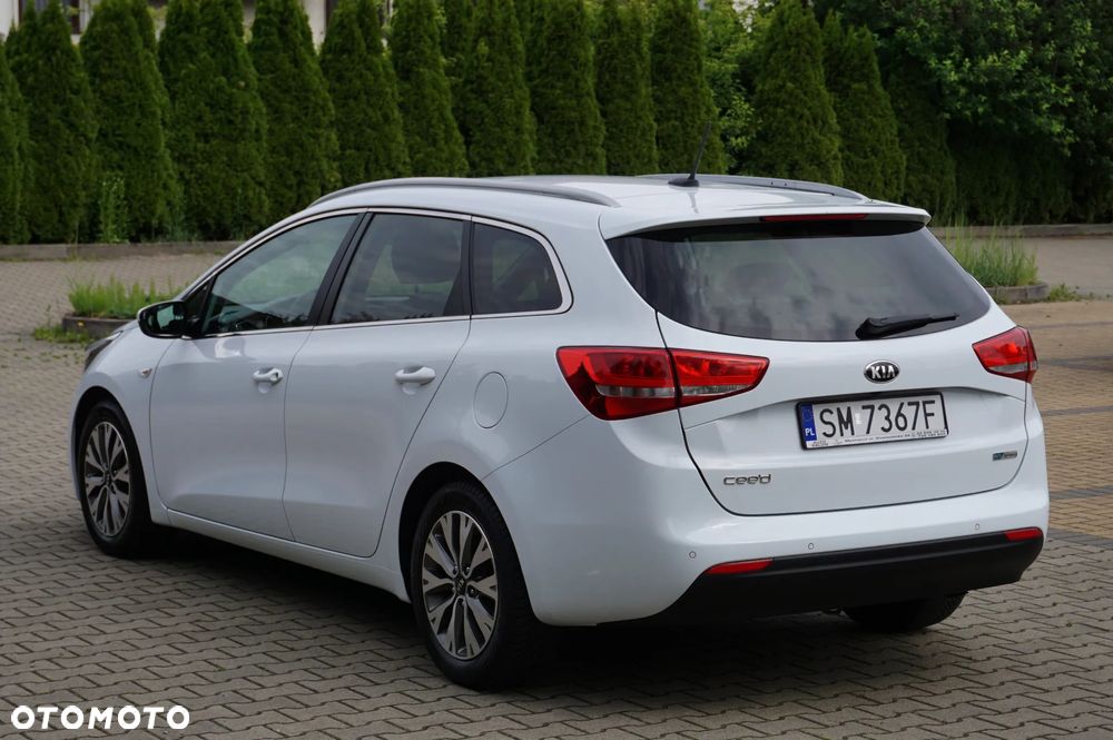 Kia Ceed 1.6 GDI Dream Team Edition - 11