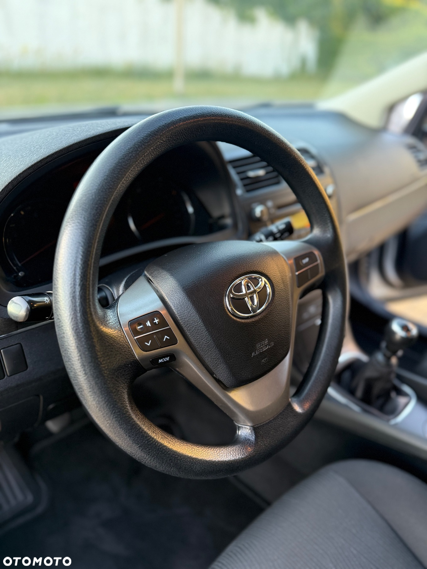 Toyota Avensis 1.6 Active - 17