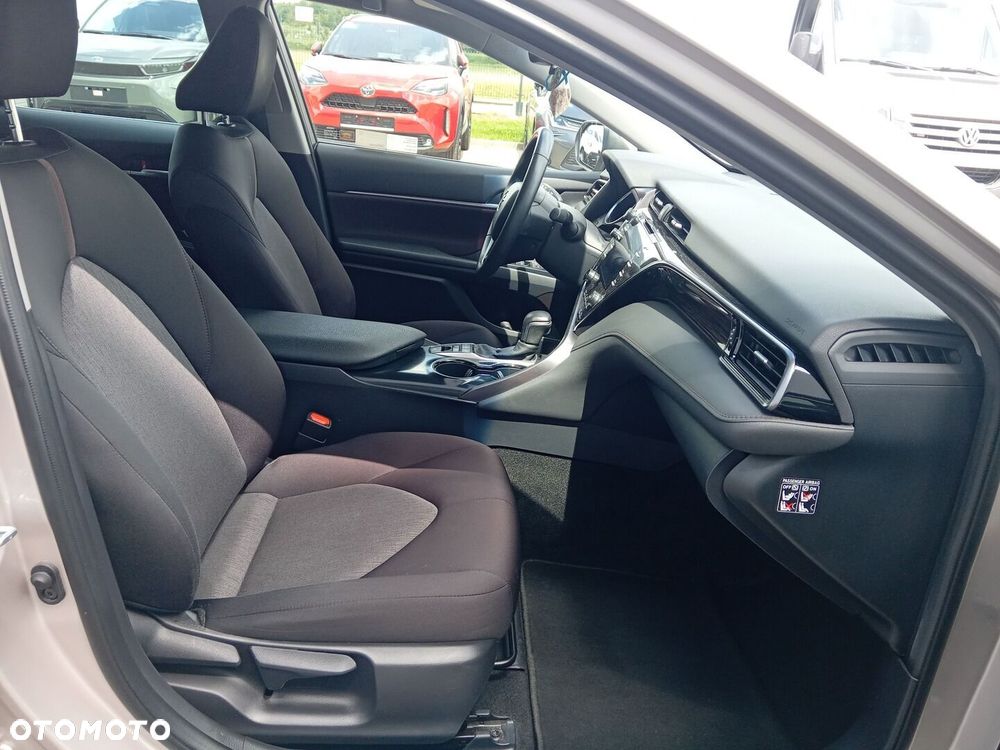 Toyota Camry - 11