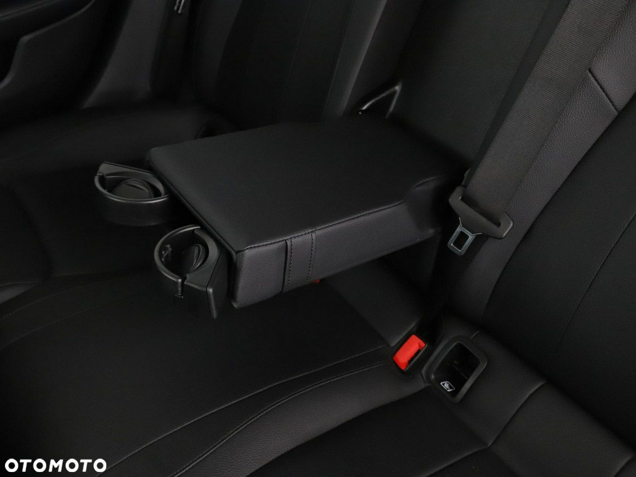 Mercedes-Benz CLA 250 E Progressive 8G-DCT - 39