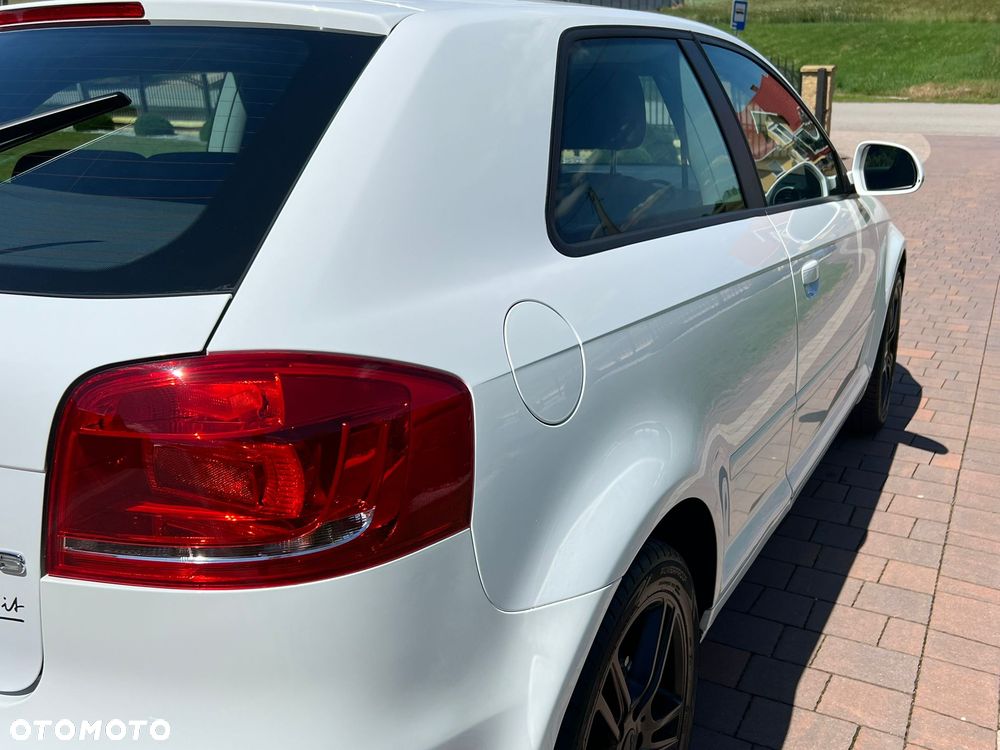 Audi A3 3-drzwiowe 1.6 Attraction - 9