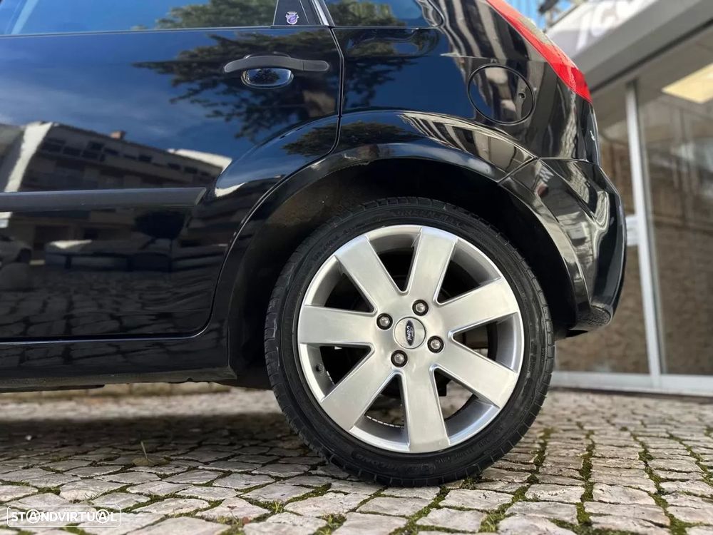 Ford Fiesta 1.25 Ghia - 6