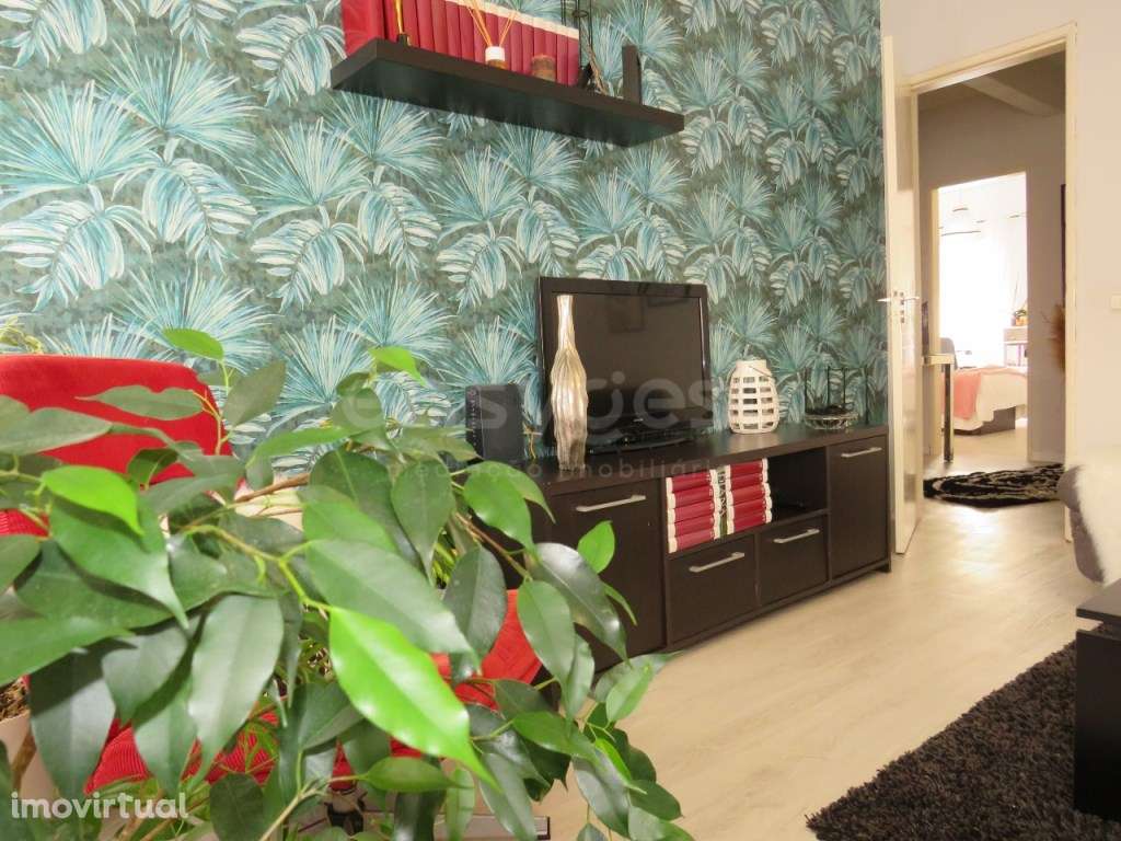 Apartamento T2+1 ao nível do rés do chão, em bom estado de conservação - Grande imagem: 2/28