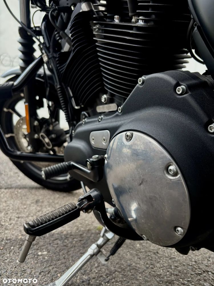 Harley-Davidson Sportster Iron 883 - 17