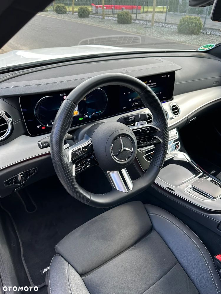 Mercedes-Benz Klasa E 300 d 4Matic T 9G-TRONIC AMG Line - 19