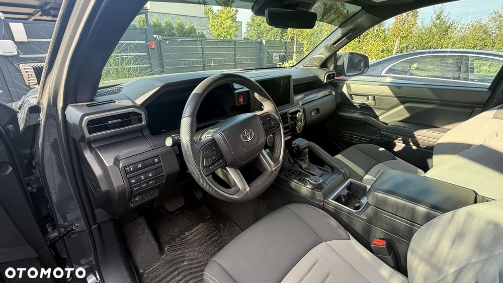 Toyota Tacoma - 11